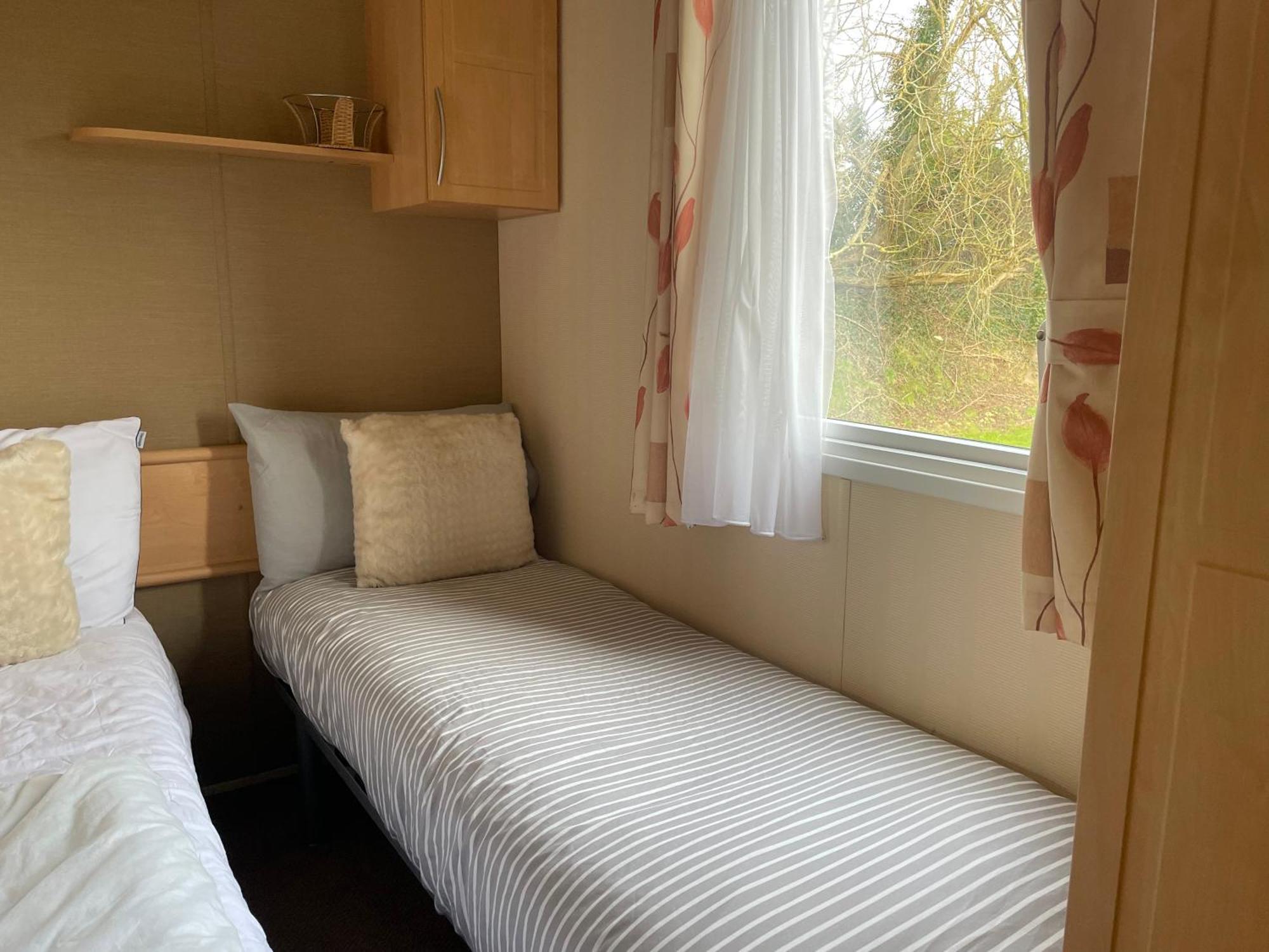 Cosy 3 Bedroom Caravan, South Cerney Exterior foto